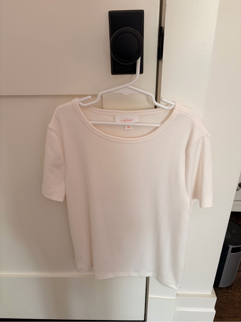 Colsie Women's Cream-White Short Sleeve Crewneck Tee
